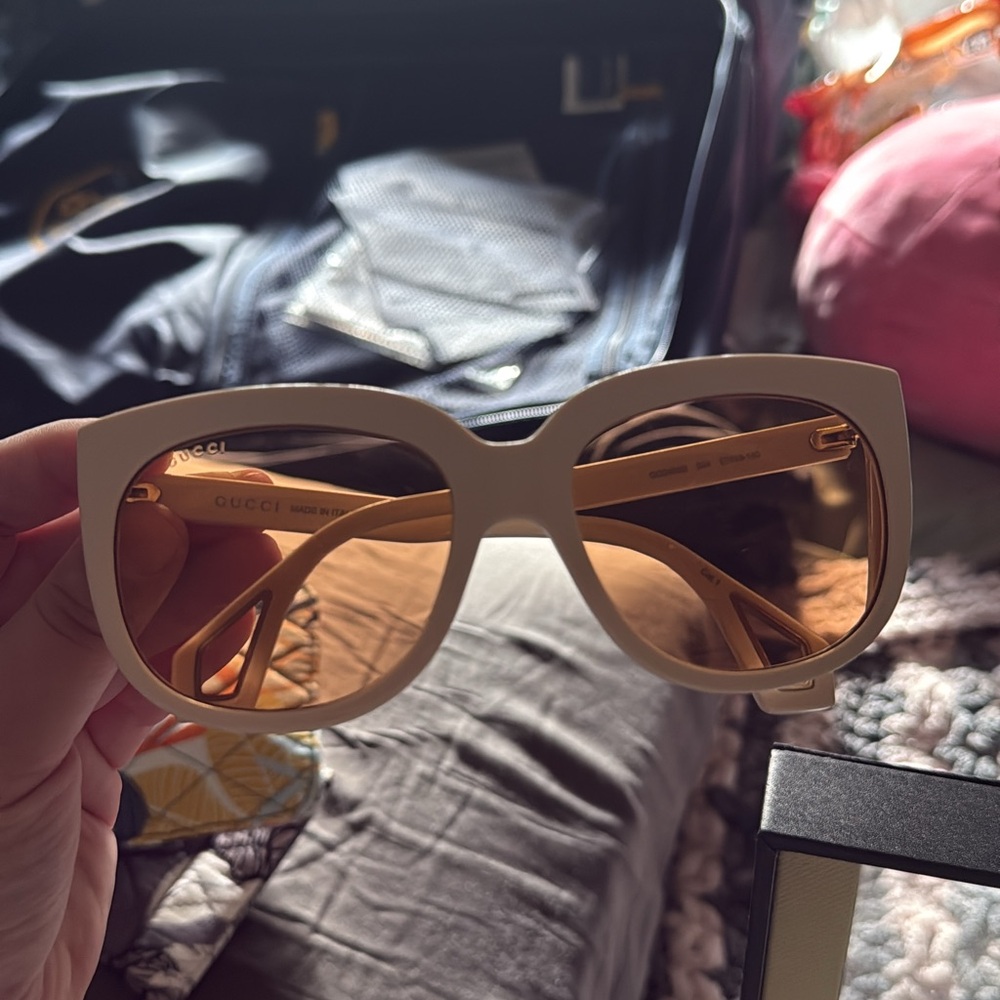 Gucci 100% authentic oversized white sunnies